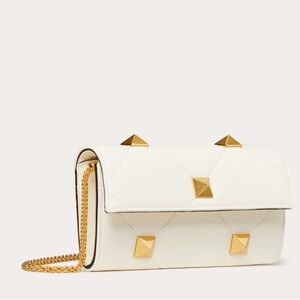 Like new Valentino Garavani ROMAN STUD WALLET IN NAPPA LEATHER WITH CHAIN $1,490